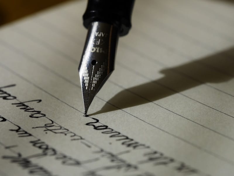 Read more about the article AI Writing Assistants Tested in 2026: Can They Beat Human Writers?