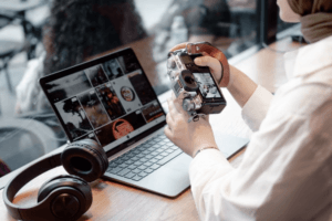 Read more about the article How to Remove Background from 100 Photos in 2 Minutes with BulkPhoto AI