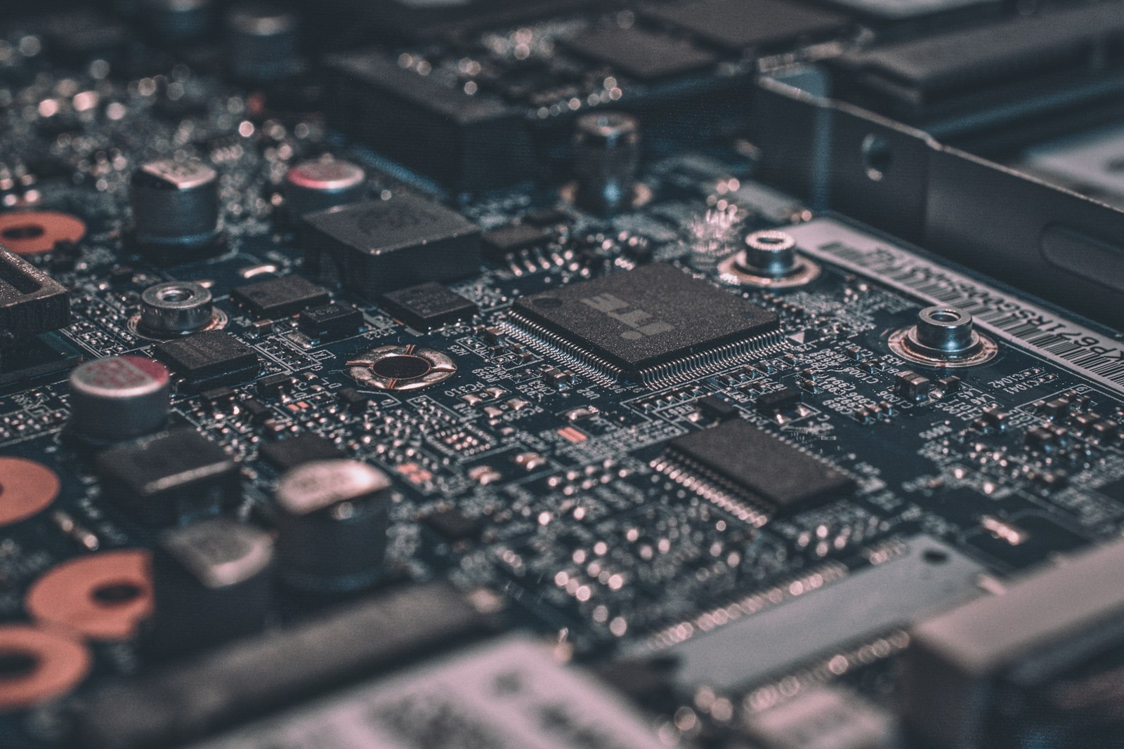 Read more about the article Stop  AI Tools: 10 Free Online Tools That Run Right