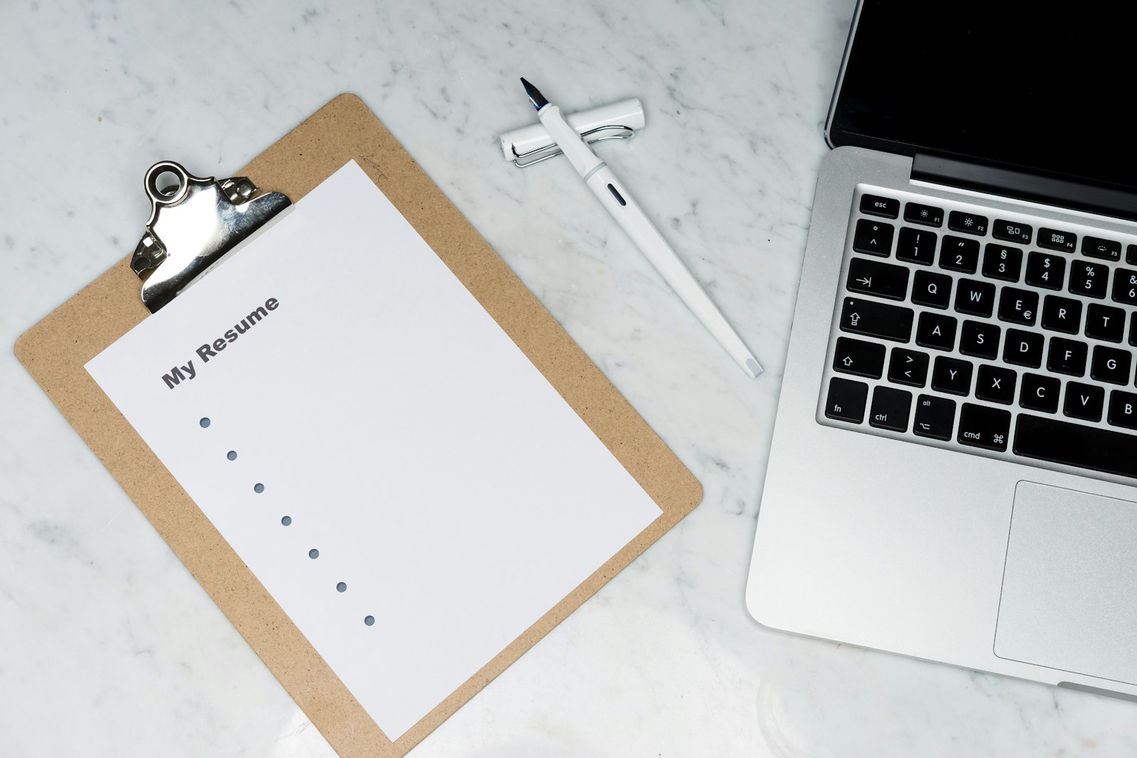 You are currently viewing Do AI Cover Letter Generators Actually Work? I Tested Them.