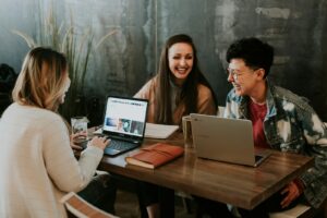 Read more about the article How to Build a Profitable Side Hustle with AI in 2026 (Real Examples)
